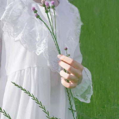 小清新户外游玩的绿色系女生头像 白色连衣裙背影头像(图12)