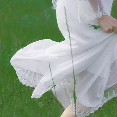 小清新户外游玩的绿色系女生头像 白色连衣裙背影头像(图15)