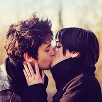 欧美情侣头像恩爱亲吻一对 双人情头接吻头像图片(图3)
